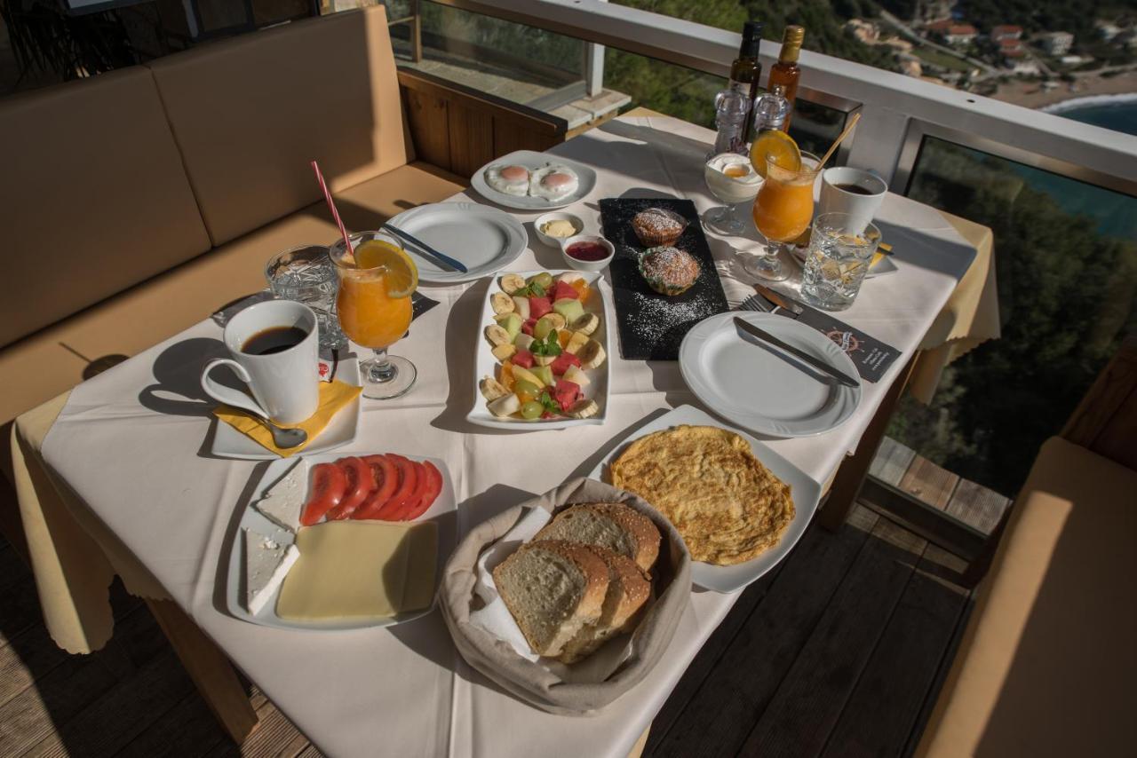 Porto Timoni Bed and Breakfast Afión Eksteriør billede