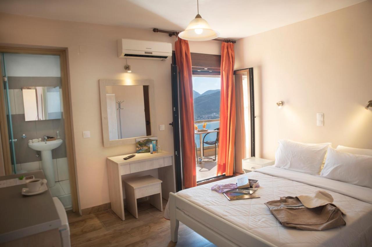 Porto Timoni Bed and Breakfast Afión Eksteriør billede